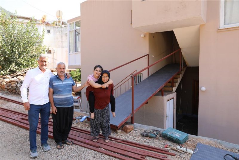 Başkan yücel engelli vatandaşların yanında olmaya devam ediyor