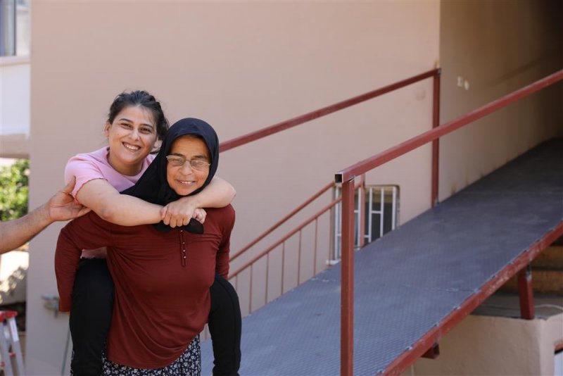 Başkan yücel engelli vatandaşların yanında olmaya devam ediyor