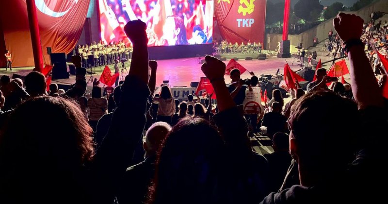 Binler Cumhuriyet için bir araya geldi