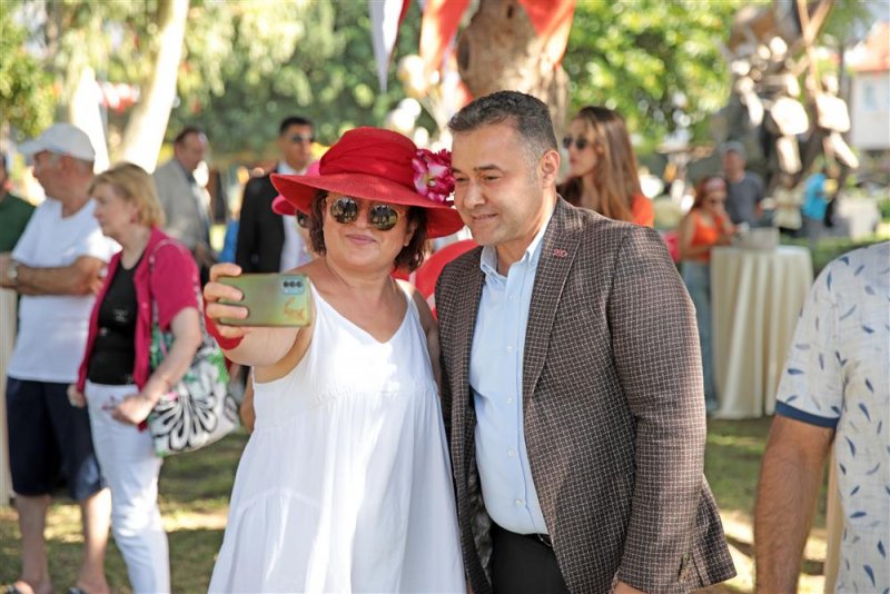 Cumhuriyet’in 100’üncü yılında atatürk anıtı açıldı