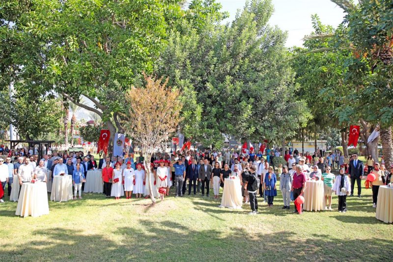 Cumhuriyet’in 100’üncü yılında atatürk anıtı açıldı