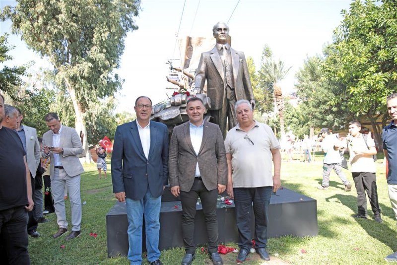 Cumhuriyet’in 100’üncü yılında atatürk anıtı açıldı