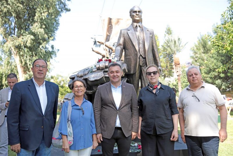 Cumhuriyet’in 100’üncü yılında atatürk anıtı açıldı