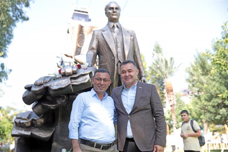 Cumhuriyet’in 100’üncü yılında atatürk anıtı açıldı