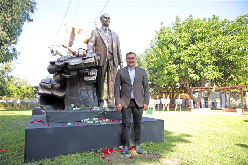 Cumhuriyet’in 100’üncü yılında atatürk anıtı açıldı