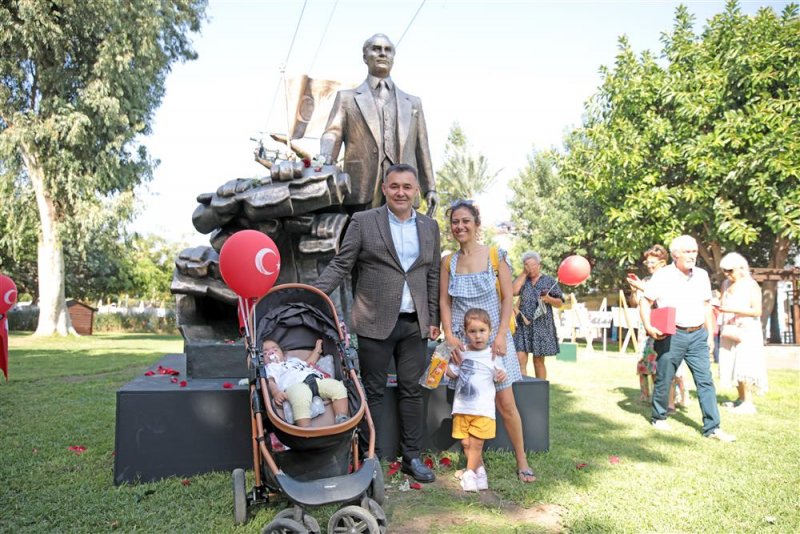 Cumhuriyet’in 100’üncü yılında atatürk anıtı açıldı