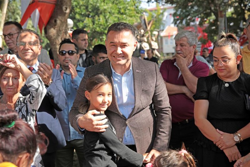 Cumhuriyet’in 100’üncü yılında atatürk anıtı açıldı