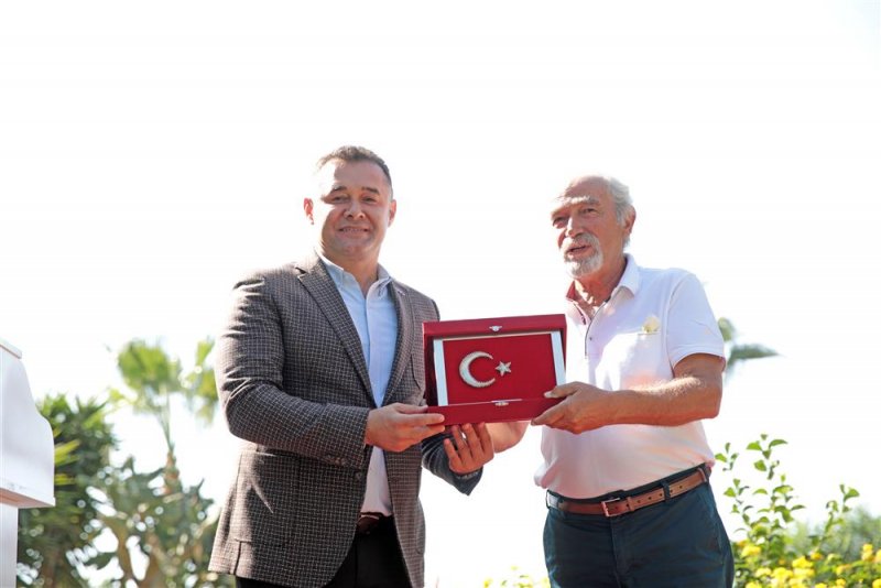 Cumhuriyet’in 100’üncü yılında atatürk anıtı açıldı