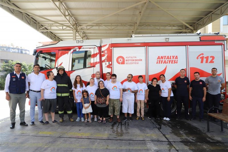 Engelli bireyler itfaiyeyi tanıdı yangın ve acil durum eğitimi verildi