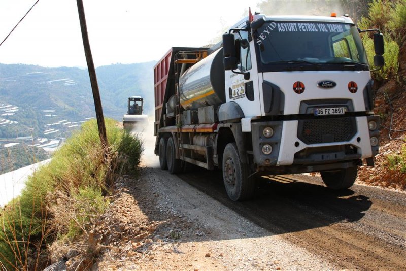 Kırsaldan merkeze 4 koldan asfalt çalışması devam ediyor