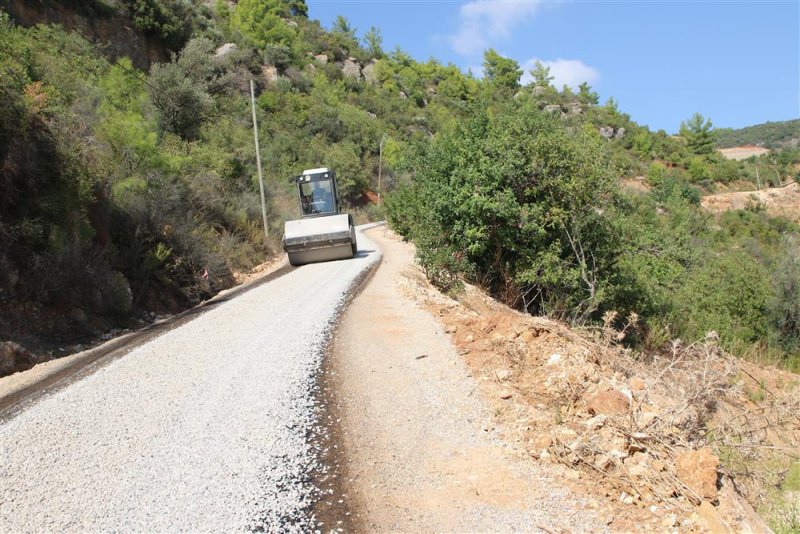Kırsaldan merkeze 4 koldan asfalt çalışması devam ediyor