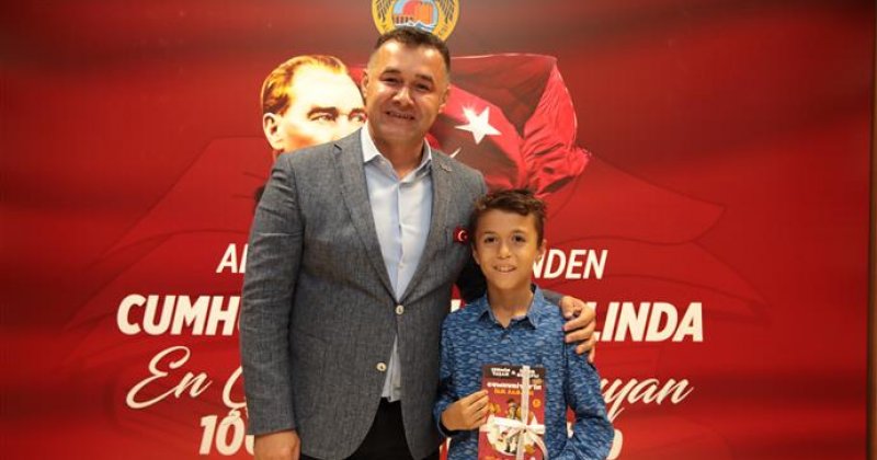 Kitap kurtları başkan yücel tarafından ödüllendirildi
