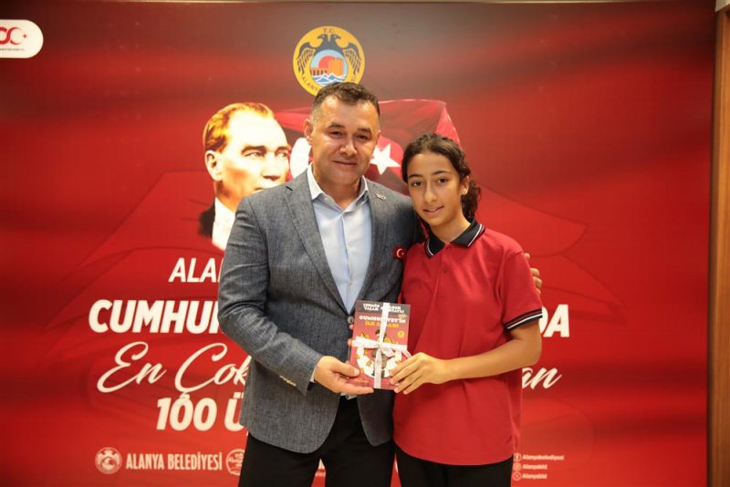 Kitap kurtları başkan yücel tarafından ödüllendirildi