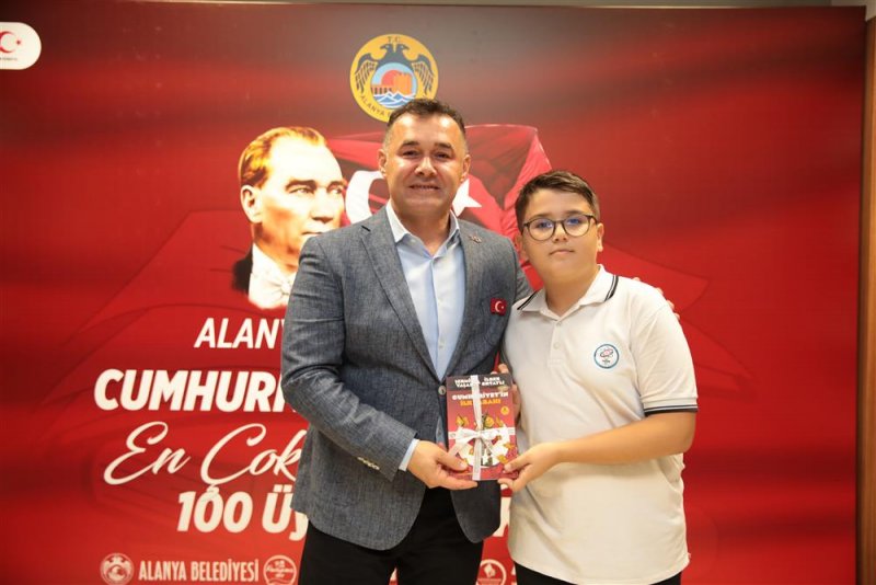 Kitap kurtları başkan yücel tarafından ödüllendirildi