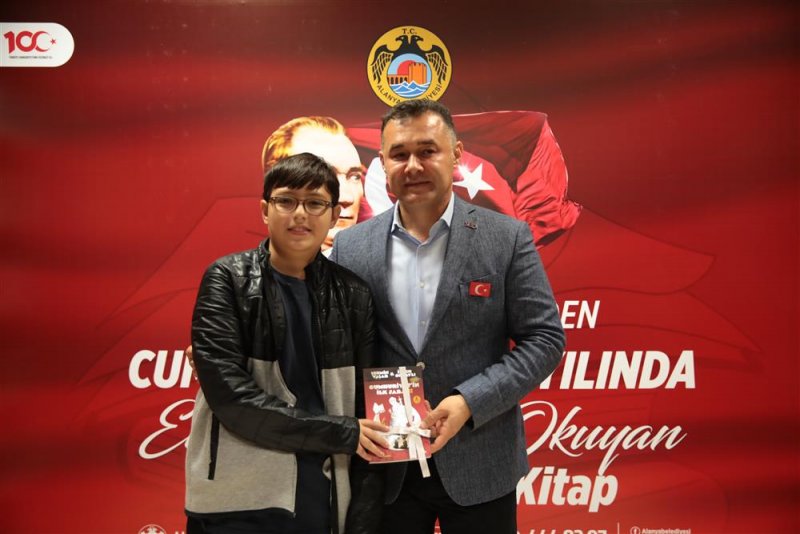 Kitap kurtları başkan yücel tarafından ödüllendirildi