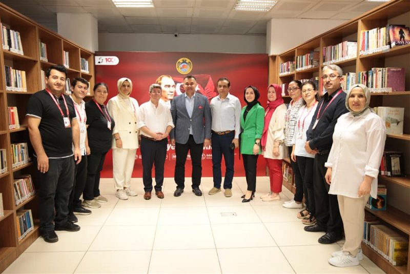 Kitap kurtları başkan yücel tarafından ödüllendirildi