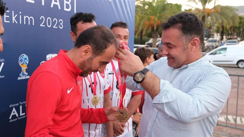 Kumda şampiyon cıty lıne alanya belediyespor
