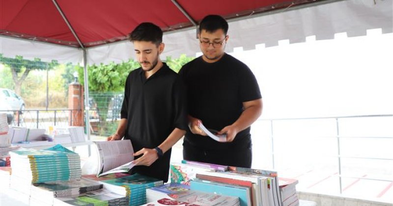 Öğrenciler alanya belediyesi ucuz kitap fuarı’nda kitaplarla buluştular