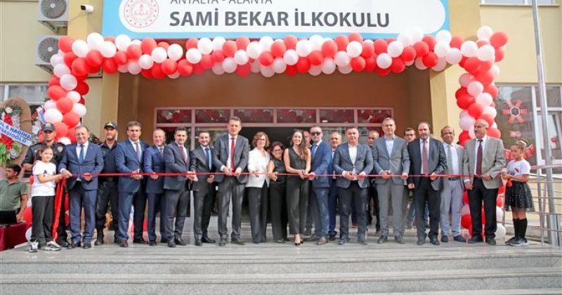 Sami bekar ilkokulu’nun açılışı gerçekleştirildi başkan yücel’e eğitime desteği için teşekkür plaketi verildi