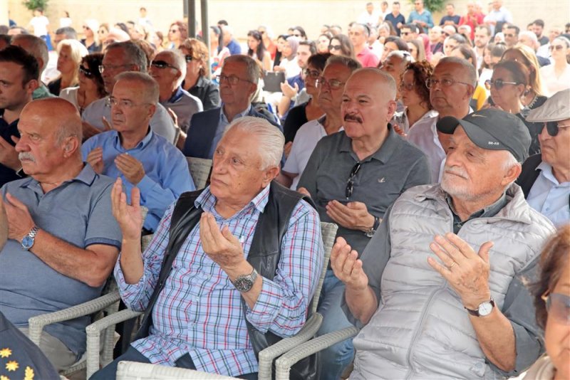 Sami bekar ilkokulu’nun açılışı gerçekleştirildi başkan yücel’e eğitime desteği için teşekkür plaketi verildi