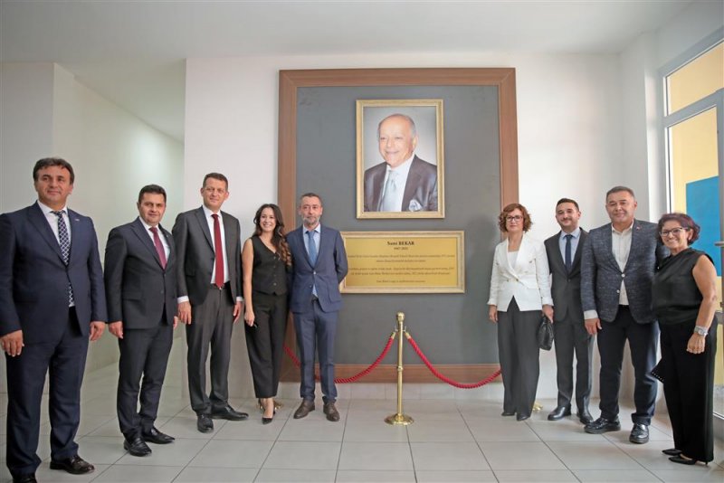 Sami bekar ilkokulu’nun açılışı gerçekleştirildi başkan yücel’e eğitime desteği için teşekkür plaketi verildi