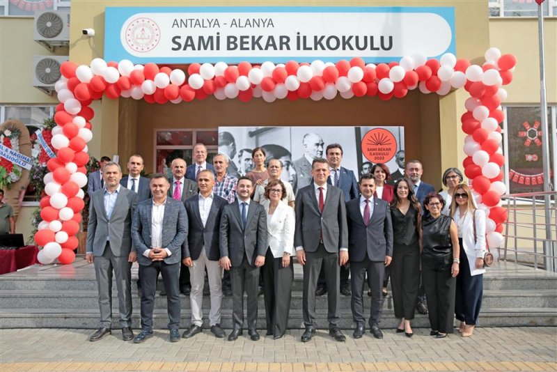 Sami bekar ilkokulu’nun açılışı gerçekleştirildi başkan yücel’e eğitime desteği için teşekkür plaketi verildi
