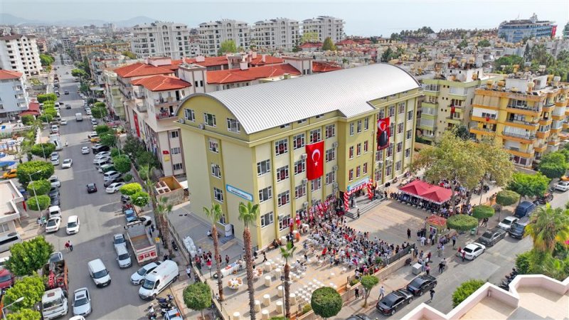 Sami bekar ilkokulu’nun açılışı gerçekleştirildi başkan yücel’e eğitime desteği için teşekkür plaketi verildi