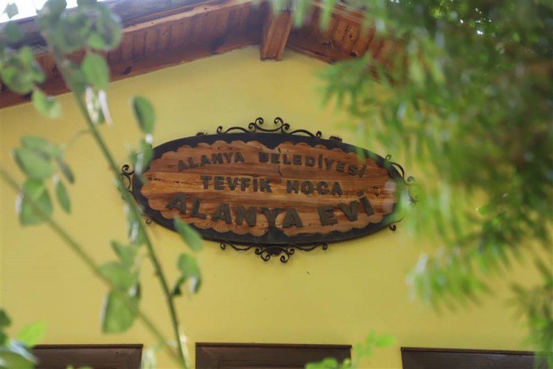Tevfik hoca alanya evi her yaştan vatandaşa hizmet veriyor