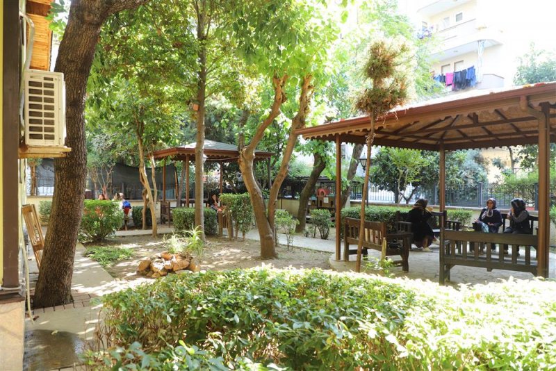 Tevfik hoca alanya evi her yaştan vatandaşa hizmet veriyor
