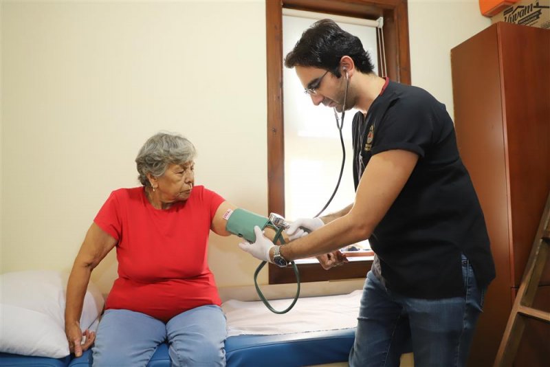Tevfik hoca alanya evi her yaştan vatandaşa hizmet veriyor