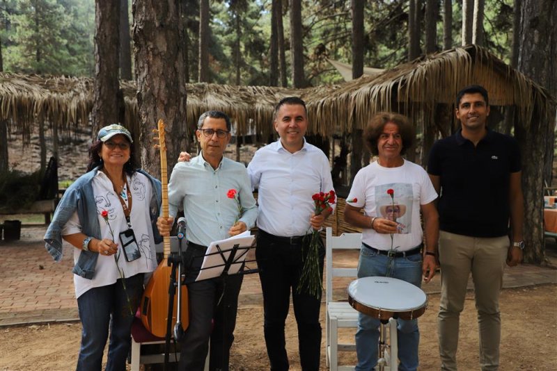 Tevfik hoca evi müdavimleri 1 ekim yaşlılar günü’nde kahvaltıda bir araya geldi