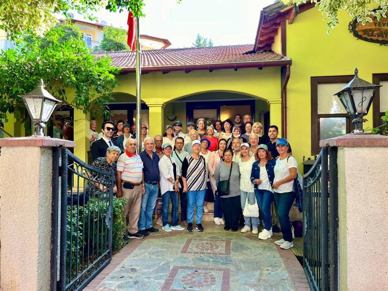 Tevfik hoca evi müdavimleri 1 ekim yaşlılar günü’nde kahvaltıda bir araya geldi
