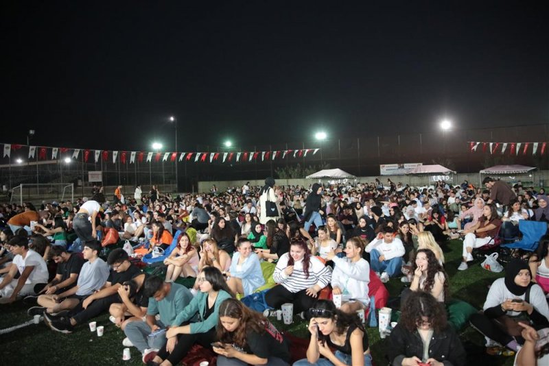 Üniversite öğrencileri alanya belediyesi’nin sinema gecesi’nde buluştu