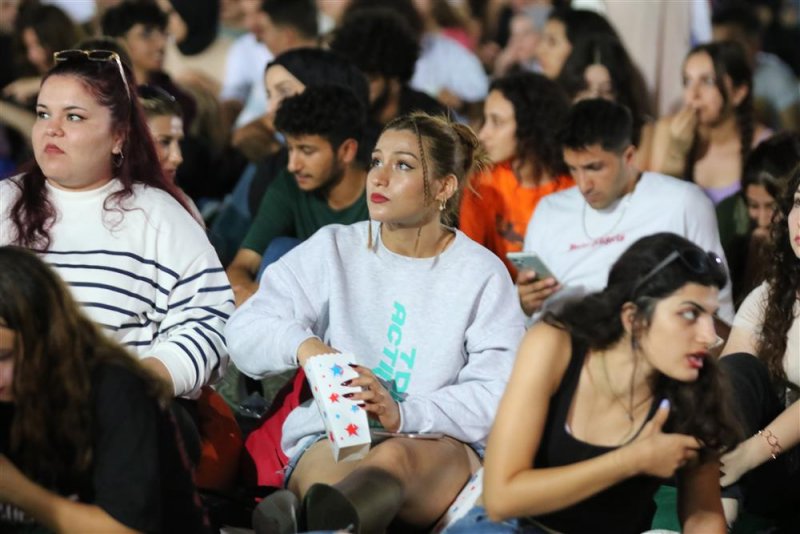 Üniversite öğrencileri alanya belediyesi’nin sinema gecesi’nde buluştu