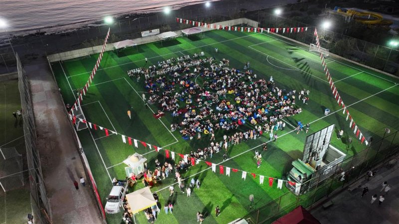 Üniversite öğrencileri alanya belediyesi’nin sinema gecesi’nde buluştu