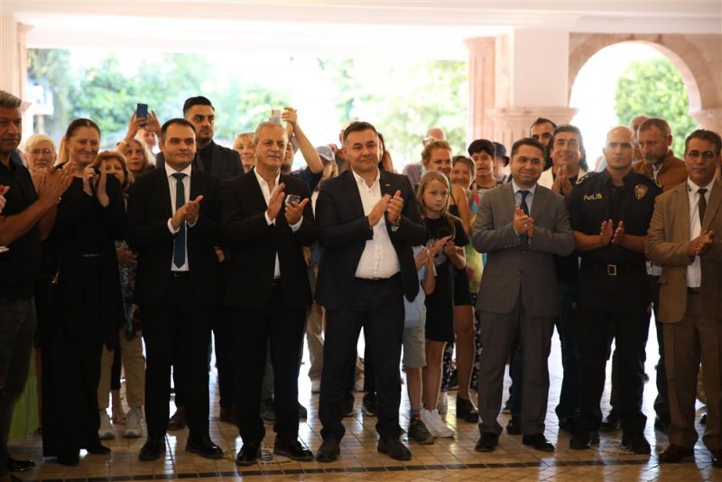 8. alanya uluslararası sanat sergisi açıldı