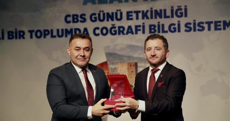 Afetlere dirençli bir toplumda coğrafi bilgi sistemlerinin rolü ve önemi konferansı gerçekleştirildi - başkan yücel: bilime, teknolojiye uygun depreme dayanıklı binalar üreteceğiz