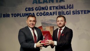 Afetlere dirençli bir toplumda coğrafi bilgi sistemlerinin rolü ve önemi konferansı gerçekleştirildi - başkan yücel: bilime, teknolojiye uygun depreme dayanıklı binalar üreteceğiz