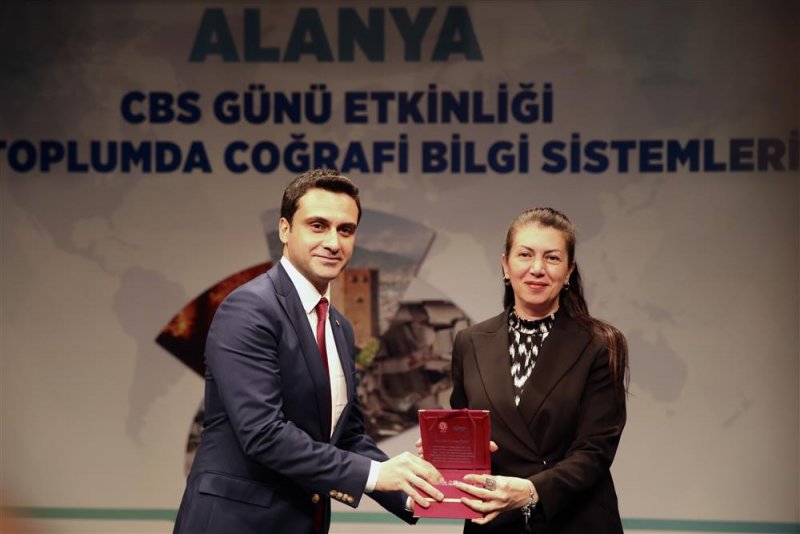 Afetlere dirençli bir toplumda coğrafi bilgi sistemlerinin rolü ve önemi konferansı gerçekleştirildi - başkan yücel: bilime, teknolojiye uygun depreme dayanıklı binalar üreteceğiz