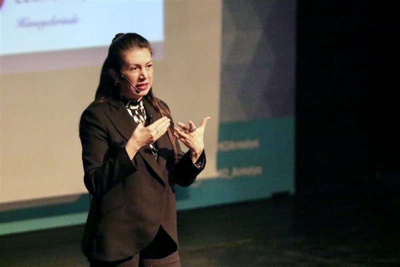 Afetlere dirençli bir toplumda coğrafi bilgi sistemlerinin rolü ve önemi konferansı gerçekleştirildi - başkan yücel: bilime, teknolojiye uygun depreme dayanıklı binalar üreteceğiz