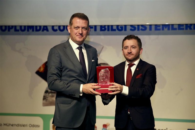 Afetlere dirençli bir toplumda coğrafi bilgi sistemlerinin rolü ve önemi konferansı gerçekleştirildi - başkan yücel: bilime, teknolojiye uygun depreme dayanıklı binalar üreteceğiz