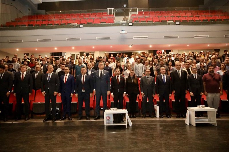 Afetlere dirençli bir toplumda coğrafi bilgi sistemlerinin rolü ve önemi konferansı gerçekleştirildi - başkan yücel: bilime, teknolojiye uygun depreme dayanıklı binalar üreteceğiz