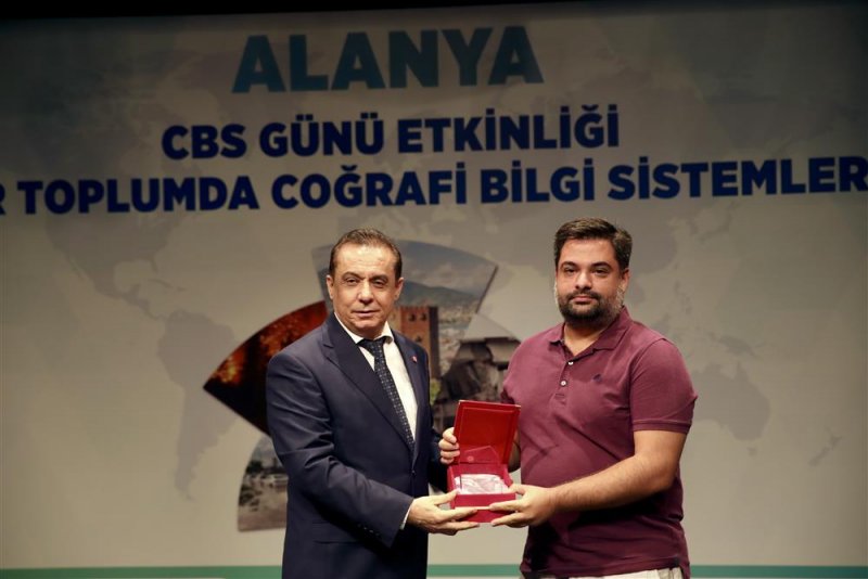 Afetlere dirençli bir toplumda coğrafi bilgi sistemlerinin rolü ve önemi konferansı gerçekleştirildi - başkan yücel: bilime, teknolojiye uygun depreme dayanıklı binalar üreteceğiz