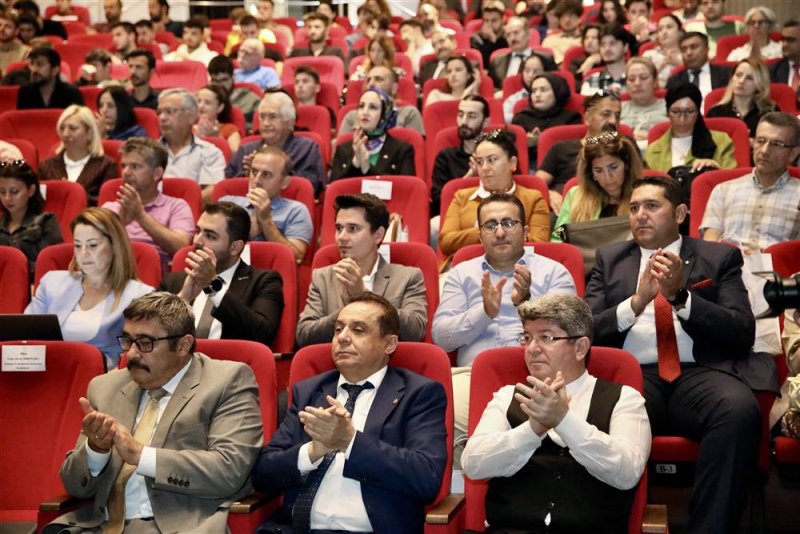 Afetlere dirençli bir toplumda coğrafi bilgi sistemlerinin rolü ve önemi konferansı gerçekleştirildi - başkan yücel: bilime, teknolojiye uygun depreme dayanıklı binalar üreteceğiz