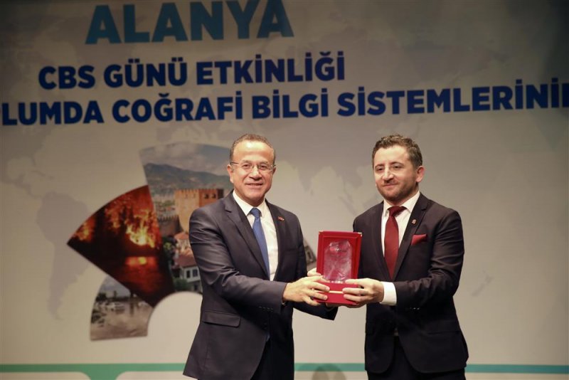 Afetlere dirençli bir toplumda coğrafi bilgi sistemlerinin rolü ve önemi konferansı gerçekleştirildi - başkan yücel: bilime, teknolojiye uygun depreme dayanıklı binalar üreteceğiz