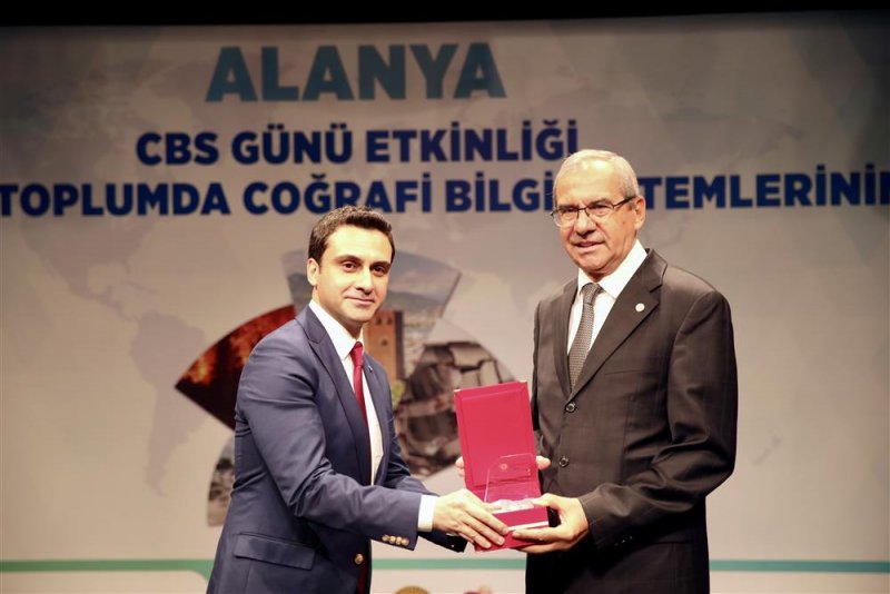 Afetlere dirençli bir toplumda coğrafi bilgi sistemlerinin rolü ve önemi konferansı gerçekleştirildi - başkan yücel: bilime, teknolojiye uygun depreme dayanıklı binalar üreteceğiz