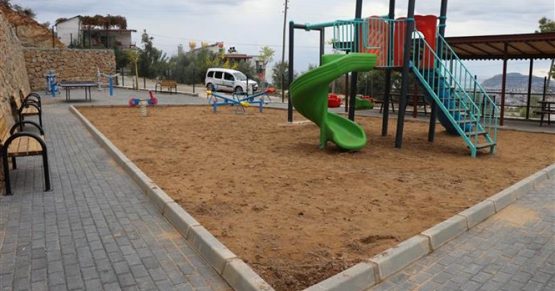 Alanya belediyesi’nden 2 mahalleye daha yeni çocuk parkı