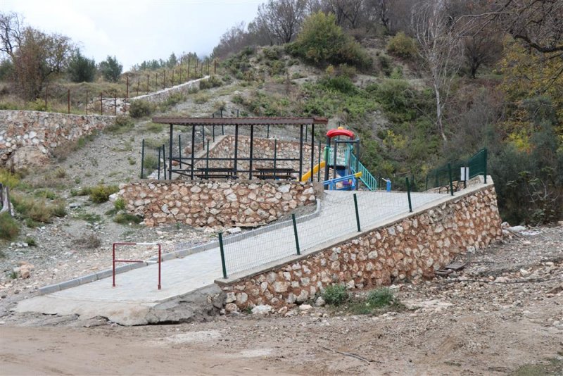 Alanya belediyesi’nden 2 mahalleye daha yeni çocuk parkı
