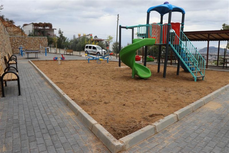 Alanya belediyesi’nden 2 mahalleye daha yeni çocuk parkı