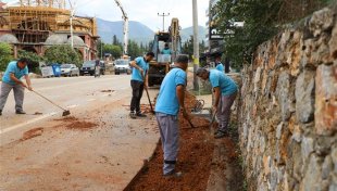 Alanya’da bozulan yollara anında müdahale